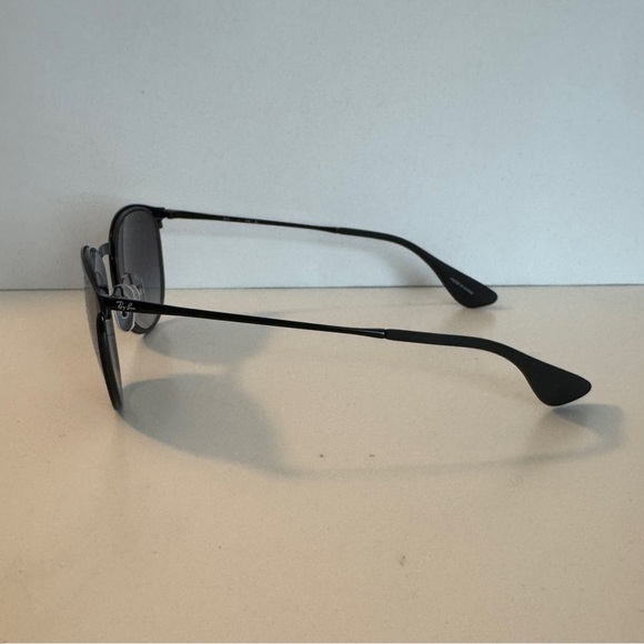 Black Ray Ban sunglasses - Picture 6 of 9